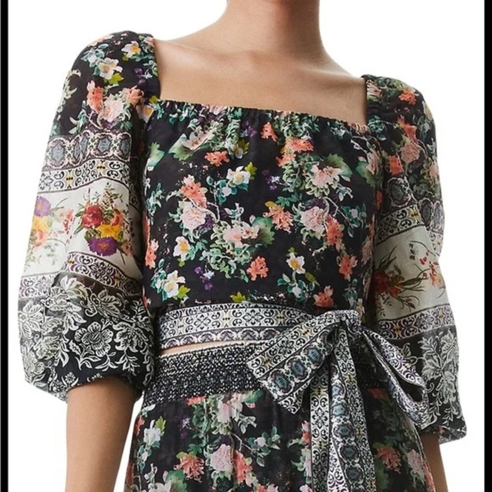 ALICE + OLIVIA 
Clarabelle Balloon Sleeve Top